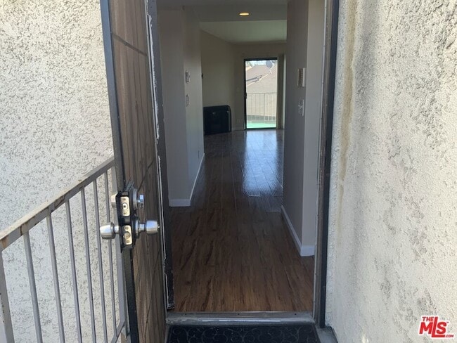 Building Photo - 620 W Hyde Park Blvd Rental