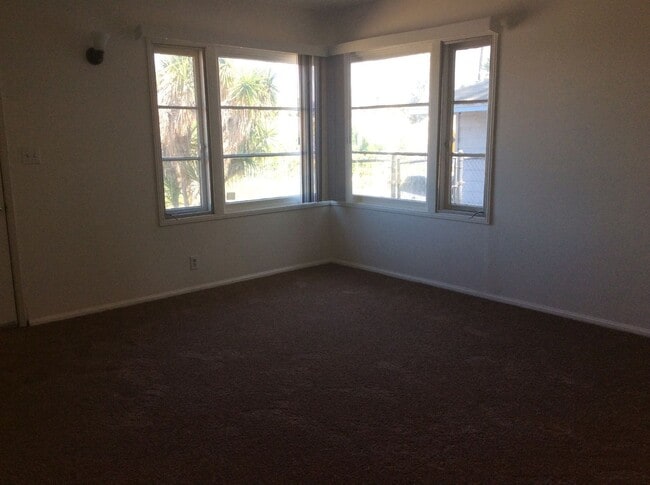 Photo - 11716-20 Hazeldell/4886 Blehm Unit 4886