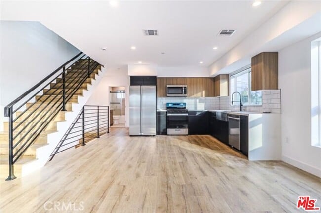 Building Photo - 10810 Hesby St