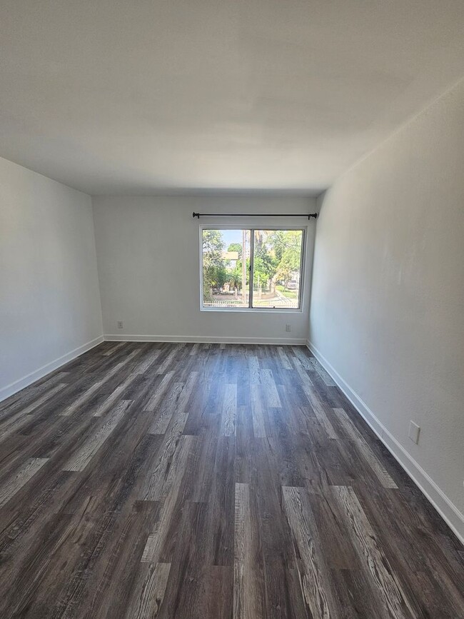 Photo - Welcome to Sherman West Apartments !!!