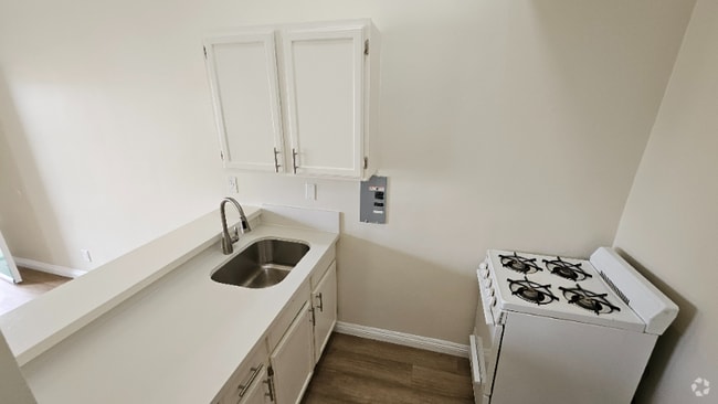 Building Photo - 14926 Hawthorne Blvd Rental