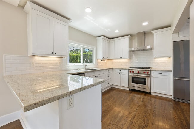 Photo - 3447 Goldfinch St