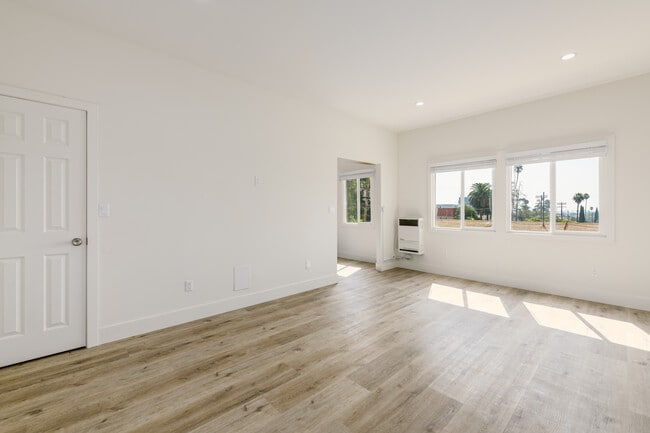 Photo - 1623 Mariposa Ave Unit 105