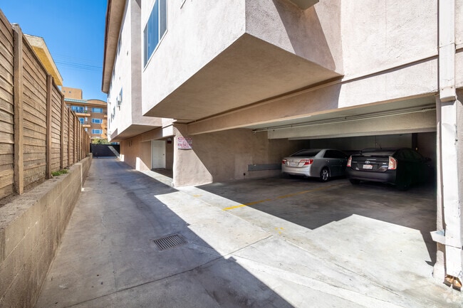 Parking - BEAUTIFUL REMODELED 1 AND 2 BEDROOM UNITS ...