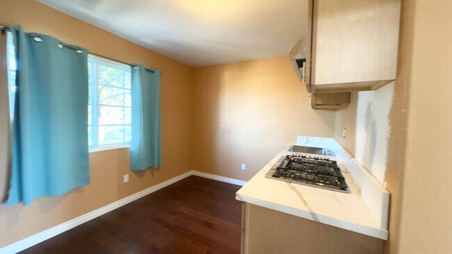 Photo - 2235 Cloyne St