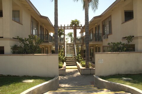 Photo - Vecino Capri