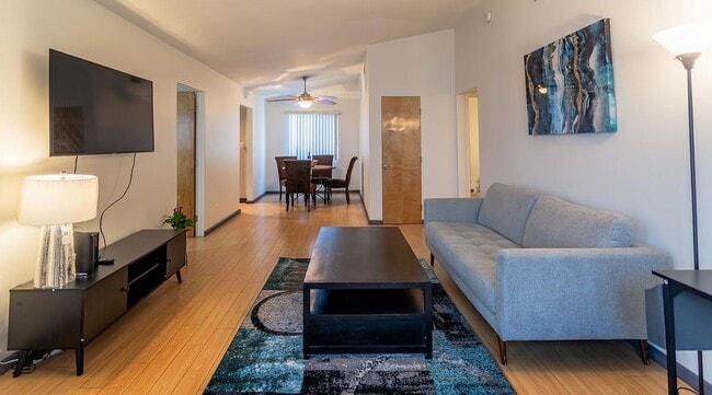 Building Photo - 1466 S Canfield Ave Unit Apt 2