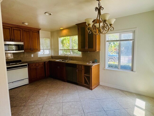 Photo - 2642 E Adams St Unit Front House