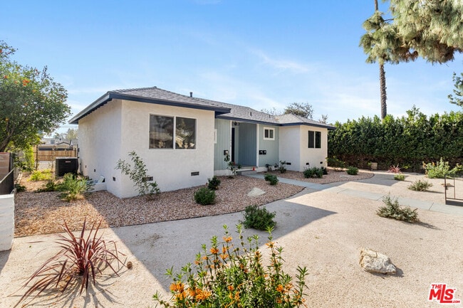 Photo - 15836 Chatsworth St