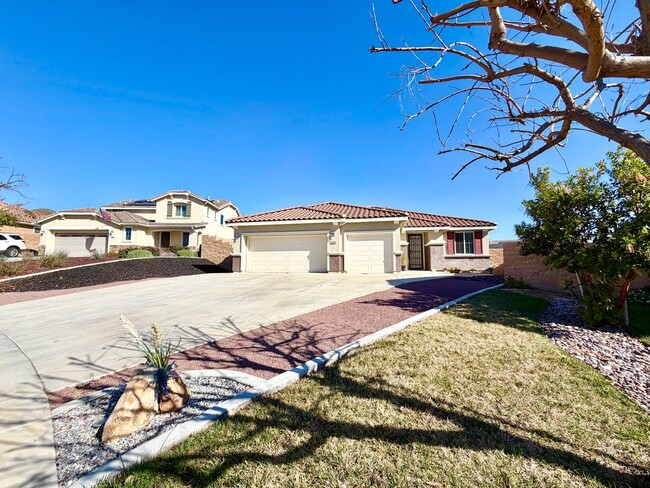 Photo - Open Concept 4 Bedroom Home Featuring Large Lot & 3-Car Garage