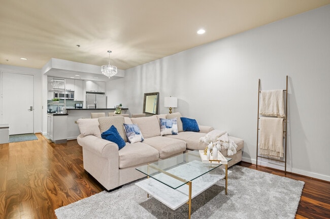 Photo - 585 N Rossmore Ave Unit 208