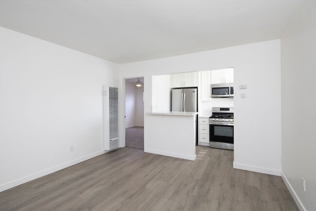 Building Photo - Remodeled North Park 1 BR with Stainless Steel Appliances and Washer/Dryer in Unit 4347 1/2