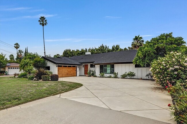 Photo - BEAUTIFULLY REMODELED, 5BD/4BA ENTERTAINER...