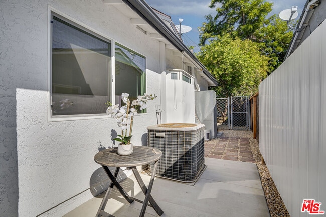 Photo - 22443 Schoolcraft St