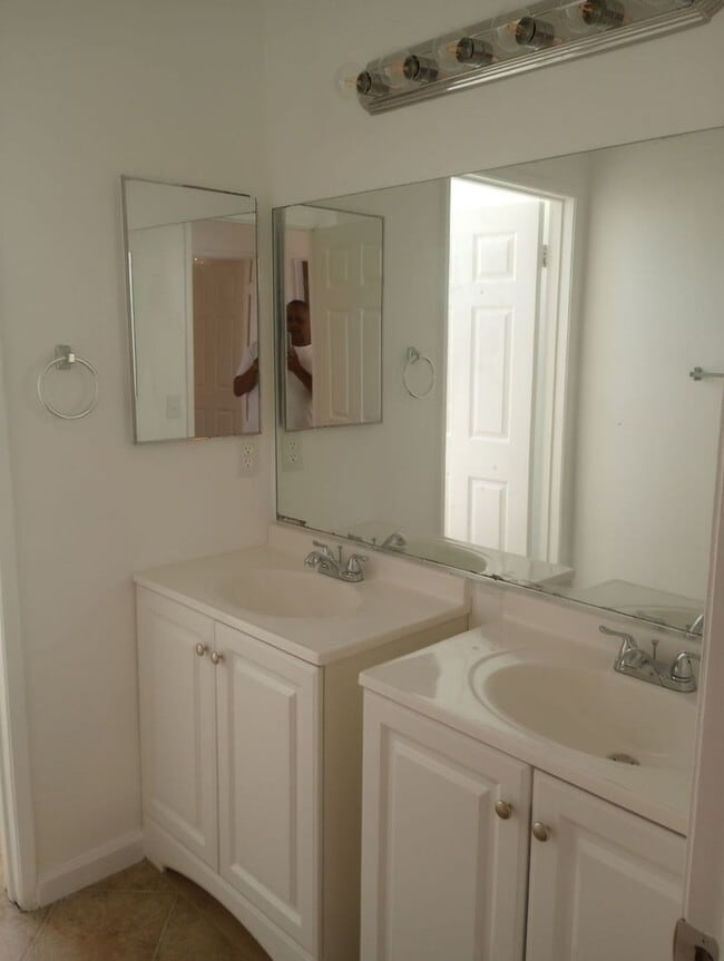 Photo - Spacious 4-Bedroom Home with Office, 3 Full Baths, and Modern Amenities