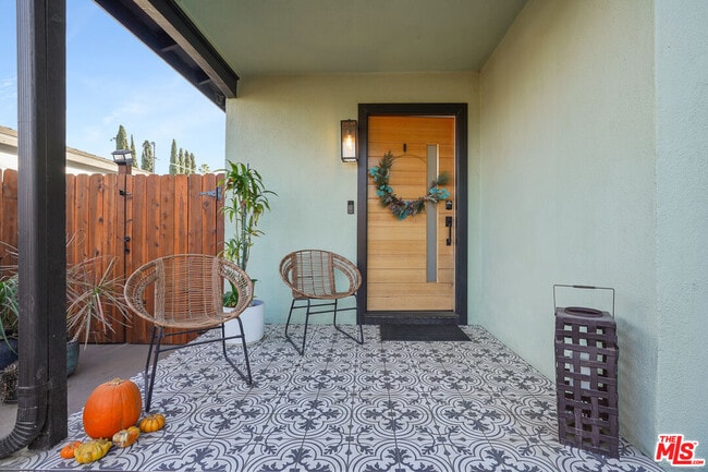 Photo - 14828 Saticoy St