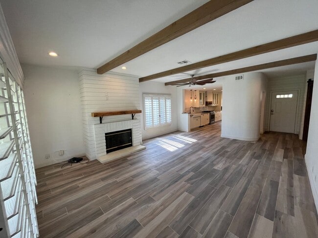Building Photo - Long Term - 3 Bed 2 Bath in Desert Falls!