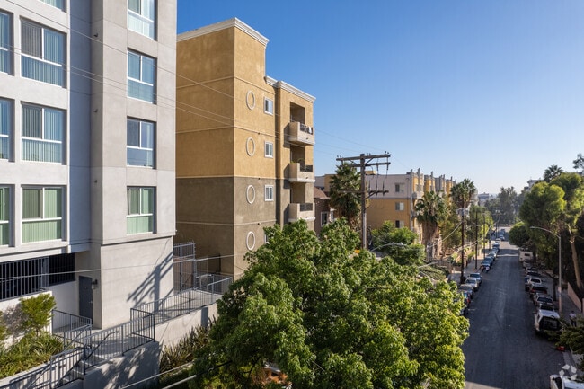 Photo - 442 S Lake St