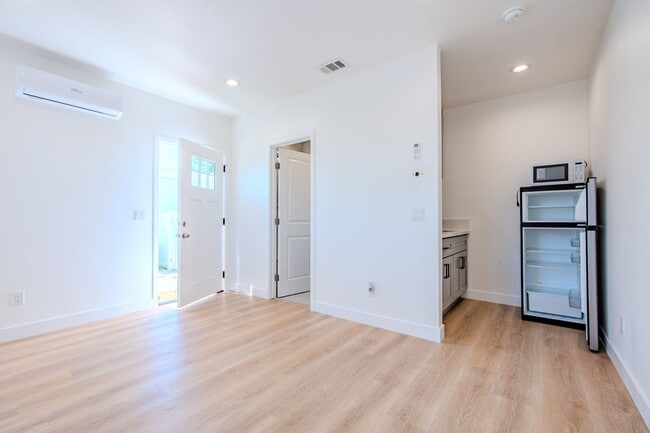 Photo - 10691 McKeen St