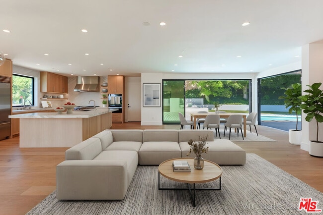 Photo - 382 Aderno Way