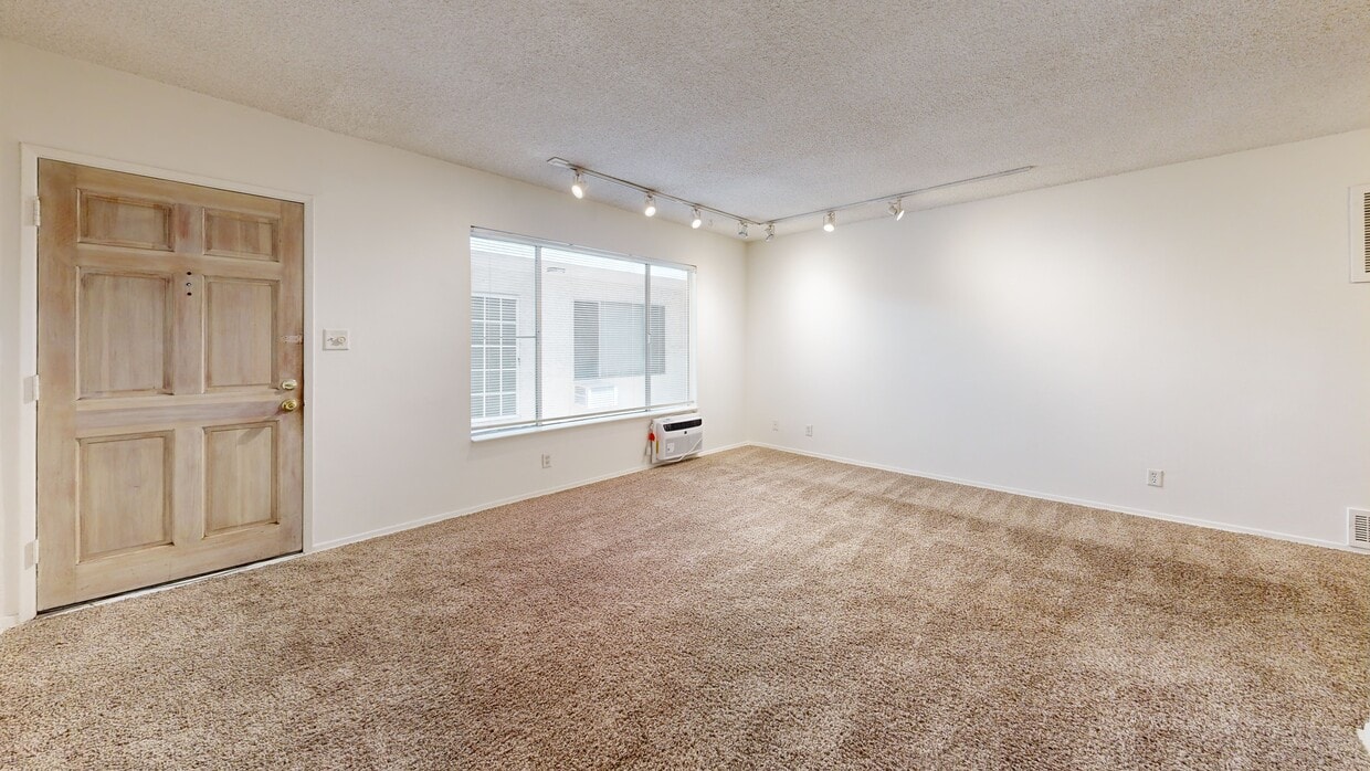 3D Tour - 1319 Wellesley Ave