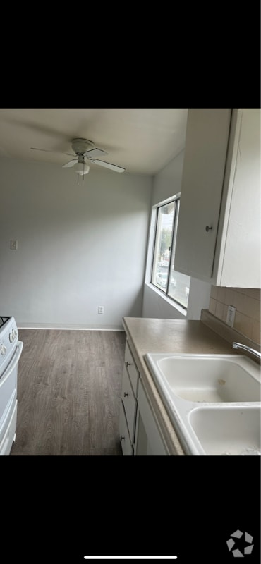 Building Photo - 3110 Livonia Ave Unit 5 Rental
