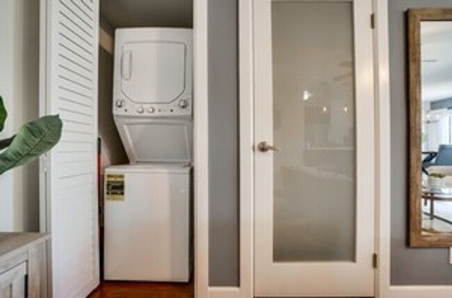 Photo - 524 Venice Way