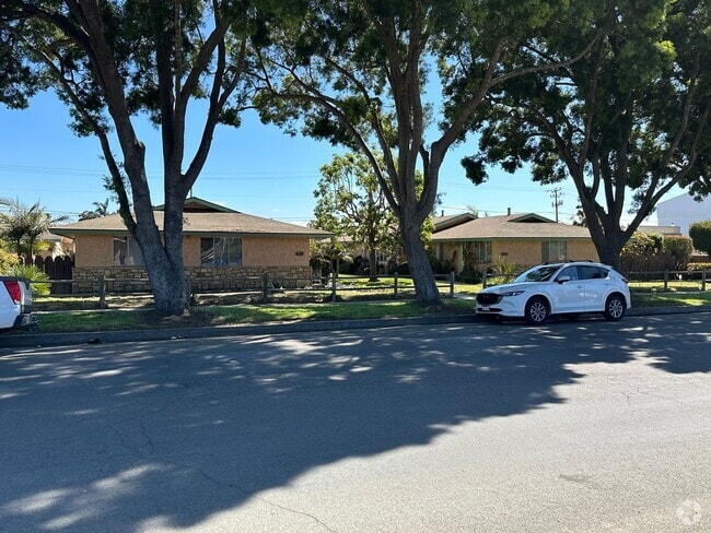 Building Photo - Cute 2 Bd 1Ba Unit NE Santa Maria Rental