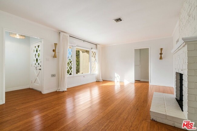 Building Photo - 574 N Almar Ave Rental
