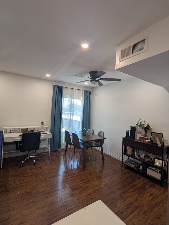 Photo - 5652 Yolanda Ave Unit #9