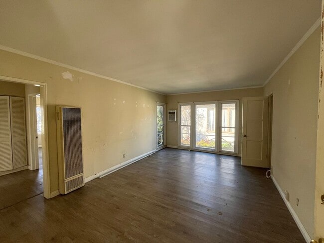 Building Photo - 126 N Maple St