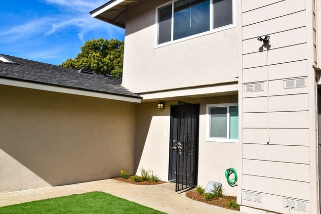 Photo - Olive (815) North Unit Olive (815) #B