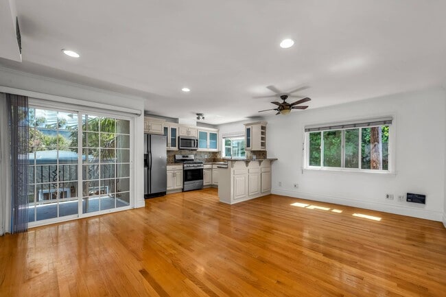 Kitchen / Living Room - 815 Broadway St Unit 1