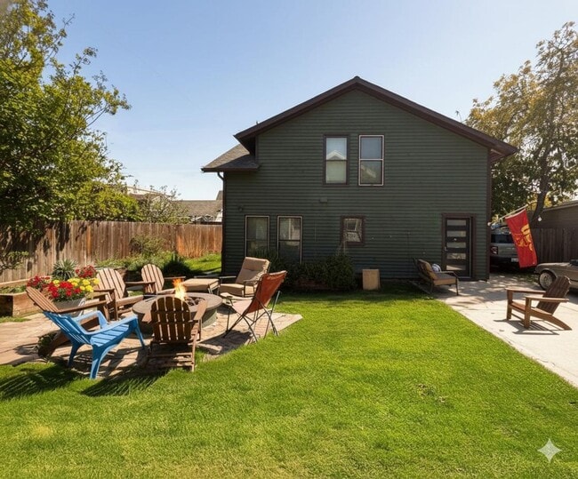 Building Photo - 1462 W 28th St Unit 1462 W. 28th Street