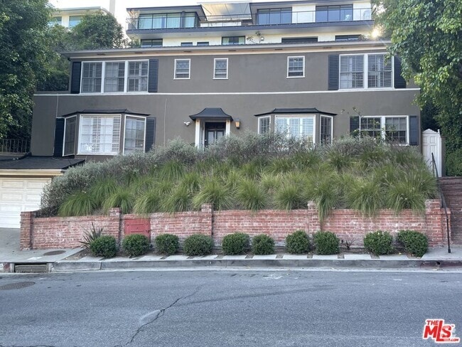 Building Photo - 1257 Sunset Plaza Dr Rental