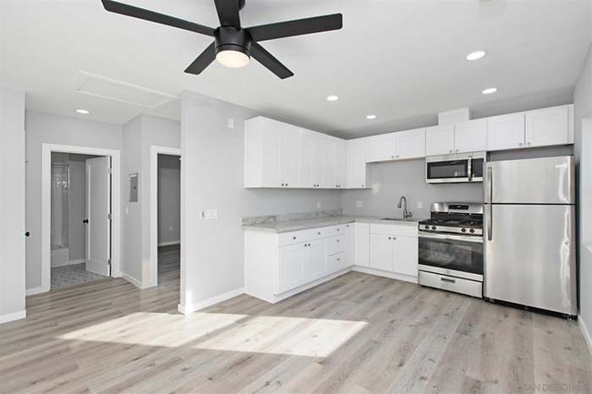 Photo - 3747 Boundary St