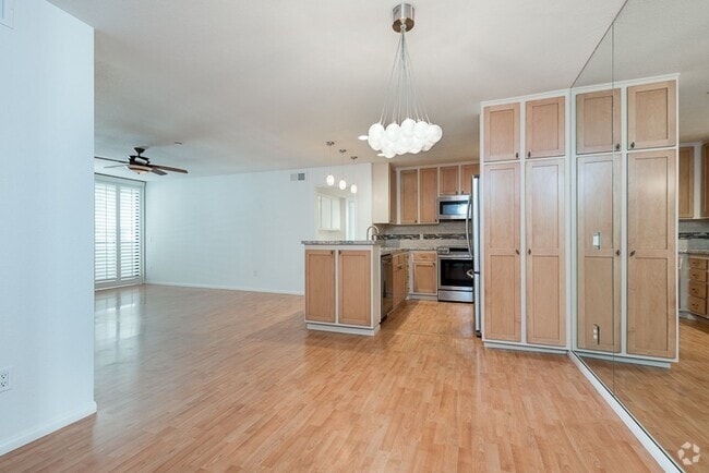 Building Photo - Marina District 2 Bedroom at Marina Park! ... Unit #313 Rental