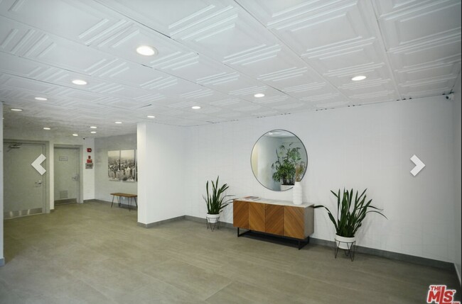 Photo - 960 Larrabee St Unit Beatrix Makray