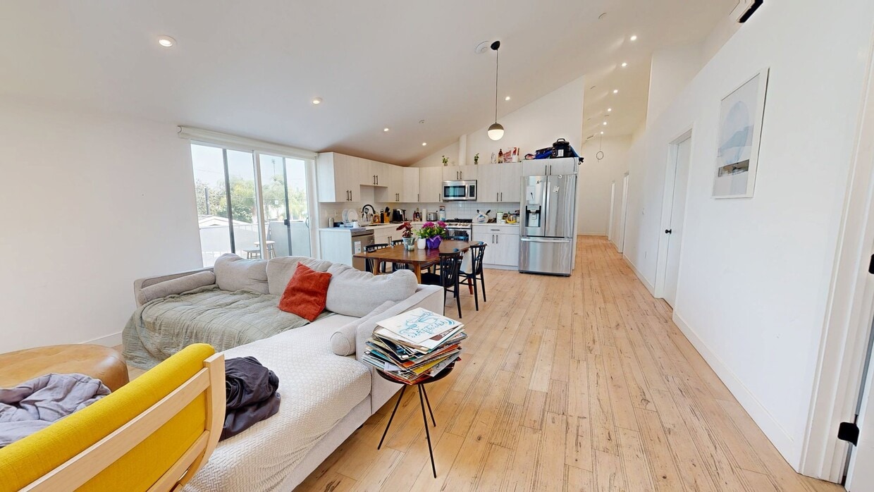 3D Tour - 5055 Lincoln Ave Condo