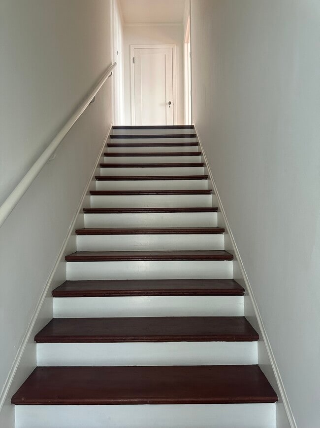 Entryway - 612 N Plymouth Blvd Unit 612 12