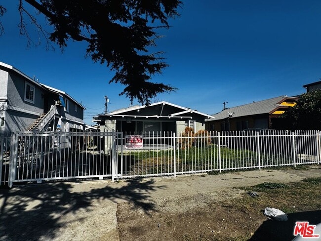 Photo - 229 E 85th St Unit 231 12