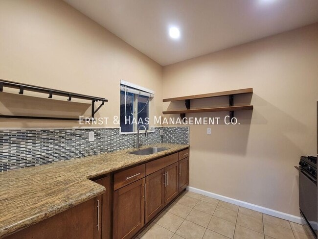 Photo - 930 E. Broadway-