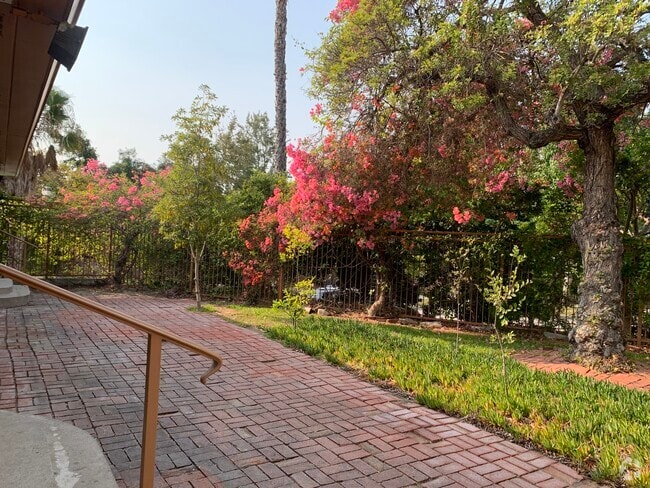 Building Photo - 415 S Rimpau Blvd Rental