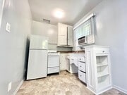 Photo - 143 N Hamilton Dr Apartment Unit B