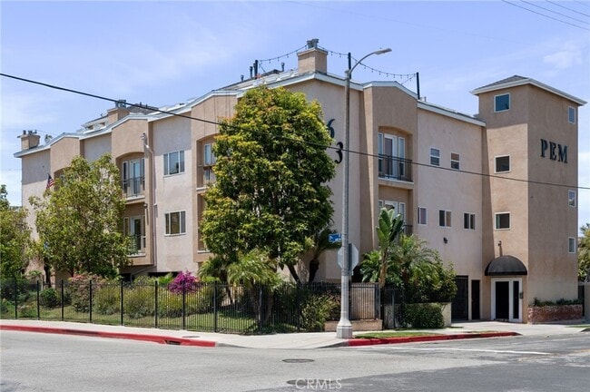 Building Photo - 637 S Grand Ave