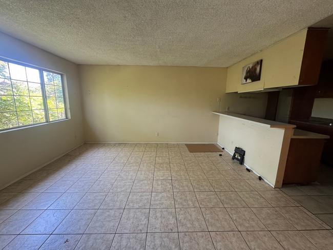 Building Photo - 16701 S Denver Ave Unit APT 3