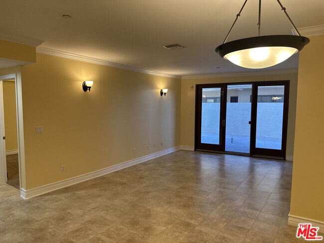 Photo - 122 N Clark Dr Unit 105