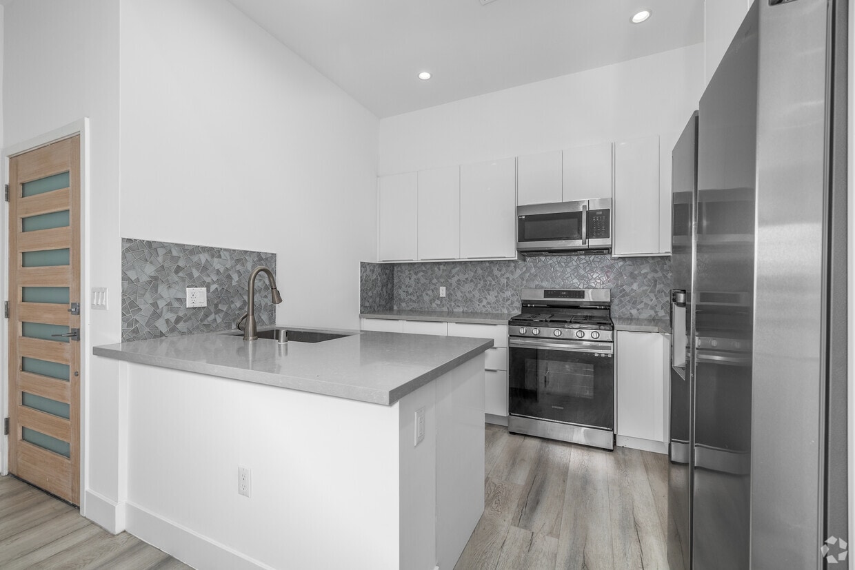 Floor Plan - 4552 1/2
