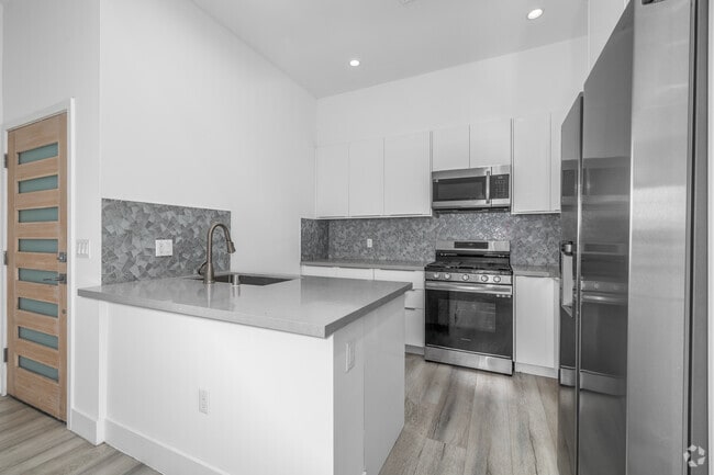 4BR, 3BA - 1,200SF - Kitchen - 4550 W 18th St