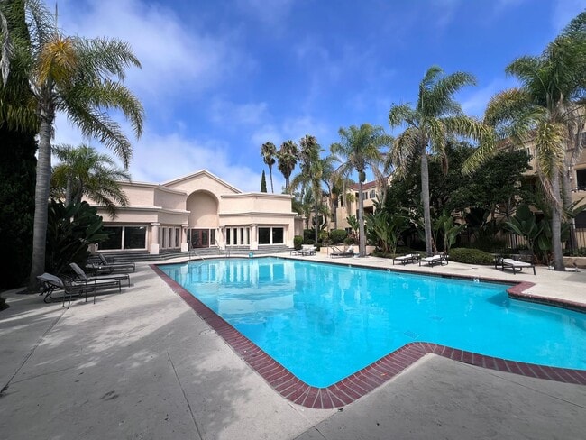 Photo - $500 Move In Special - Studio in the Venetian Community in UTC w/ Parking Included!